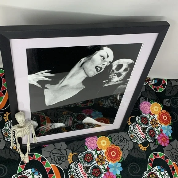 Creepy Vampira with skull Picture Frame with Free plastic skeleton decor💀 - Picture 4 of 17